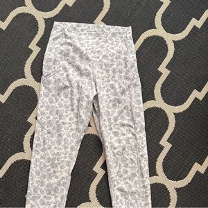 Stylish Gray Leopard Print Leggings